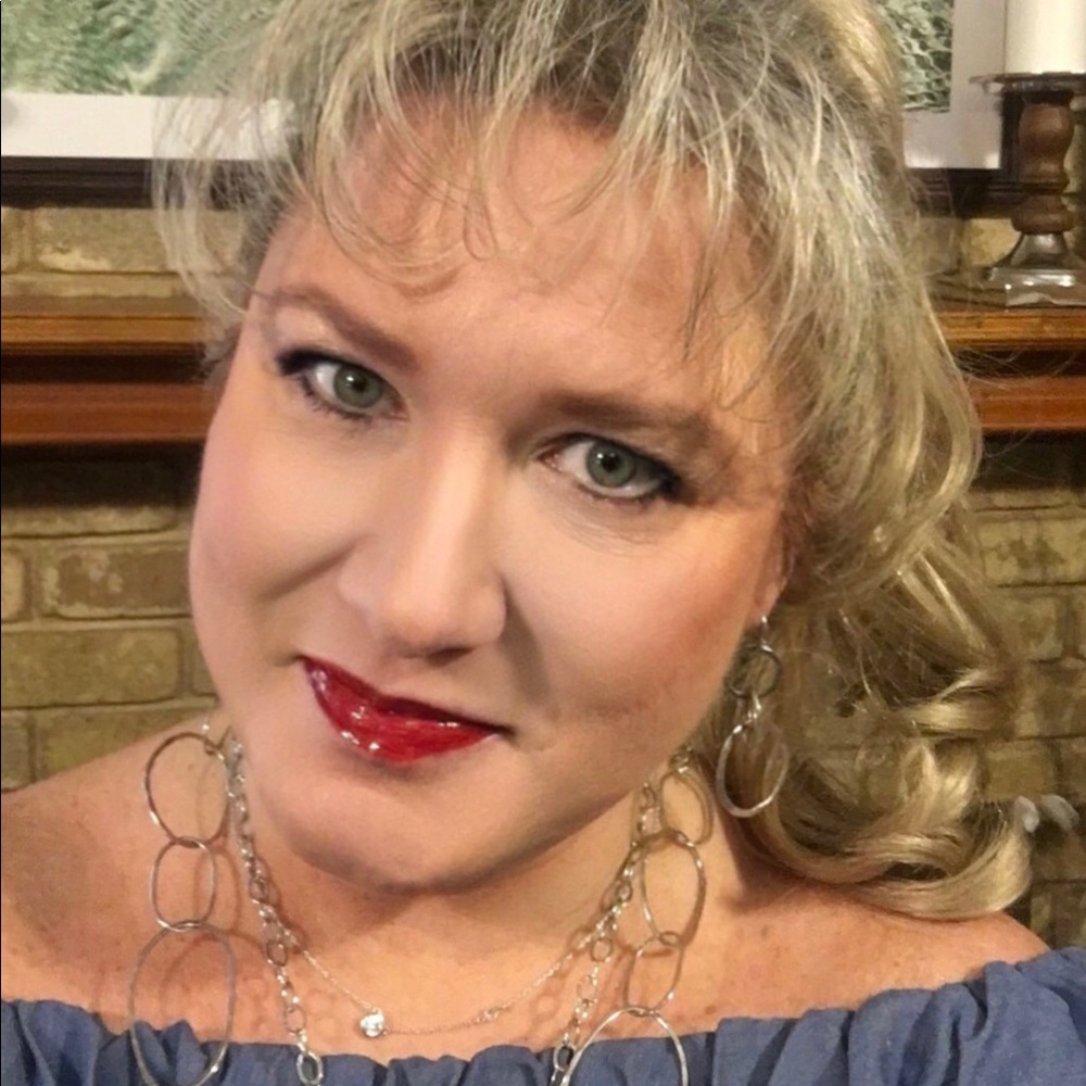 Meet your Posher, Julie